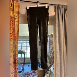 Shiny black spandex leggings women’s size medium